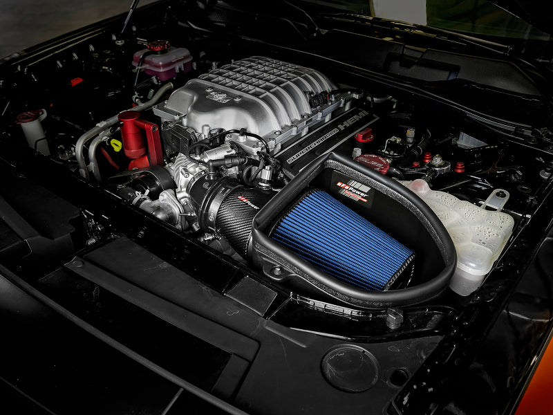 إطار aFe Magnum Force Stage-2 Track Series من ألياف الكربون AIS مع Pro 5R Media - محرك Dodge Challenger V8 سعة 6.2 لتر موديل 18